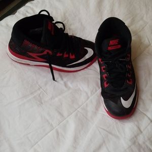 NIKE BOYS SHOES